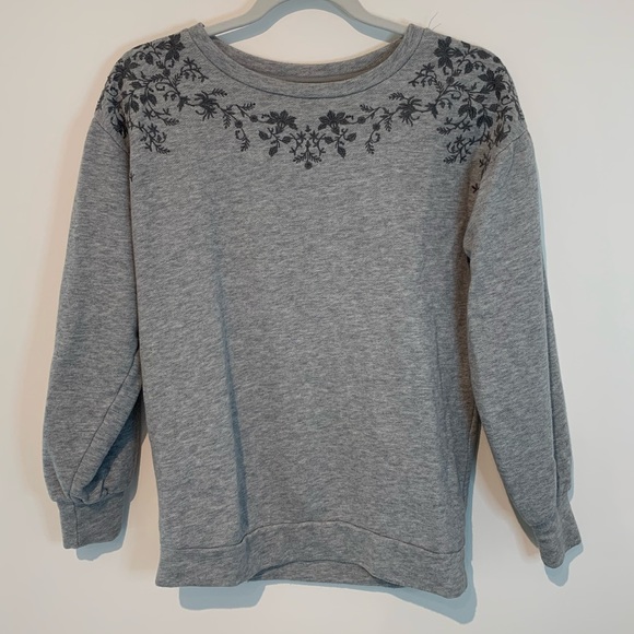American Eagle Outfitters Tops - XS American Eagle Floral Embroidered Sweatshirt